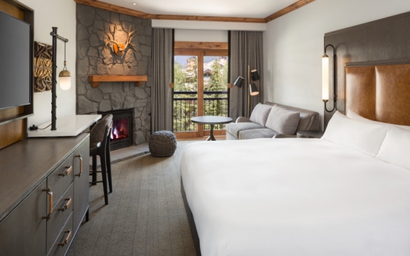 A deluxe king room at The Hythe Vail