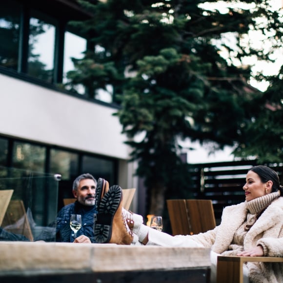 couple outdoors enjoying beverages